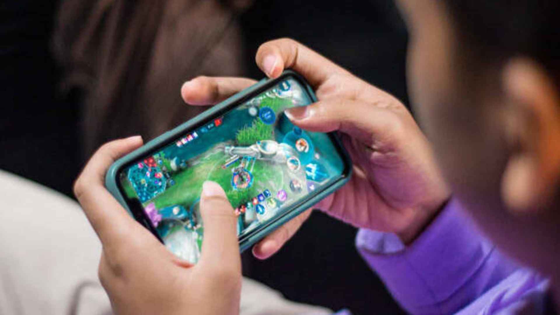 Multiplayer Games with Flexible Online Strategies